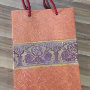 Medium orange bag with lace