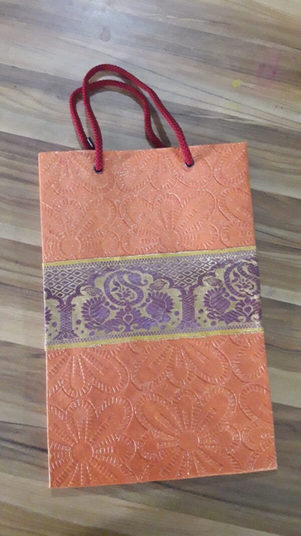 Medium orange bag with lace